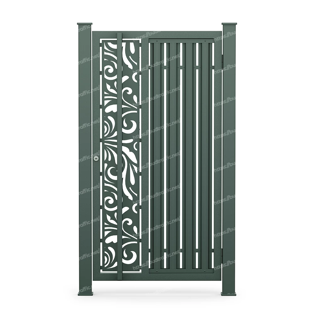Хвіртка з металевих штахет з декоративною вставкою