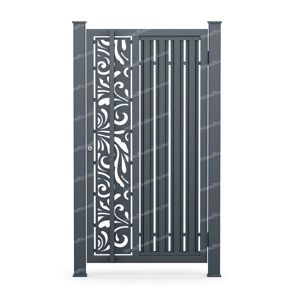 Хвіртка з металевих штахет з декоративною вставкою