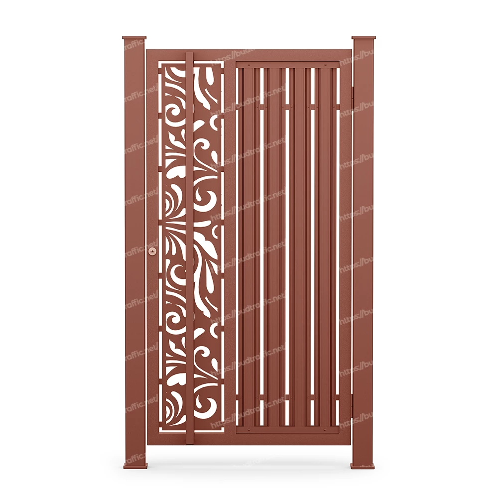 Хвіртка з металевих штахет з декоративною вставкою