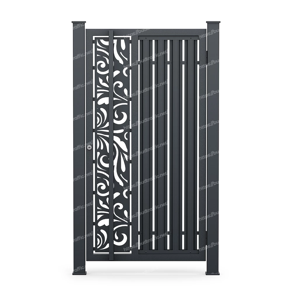 Хвіртка з металевих штахет з декоративною вставкою