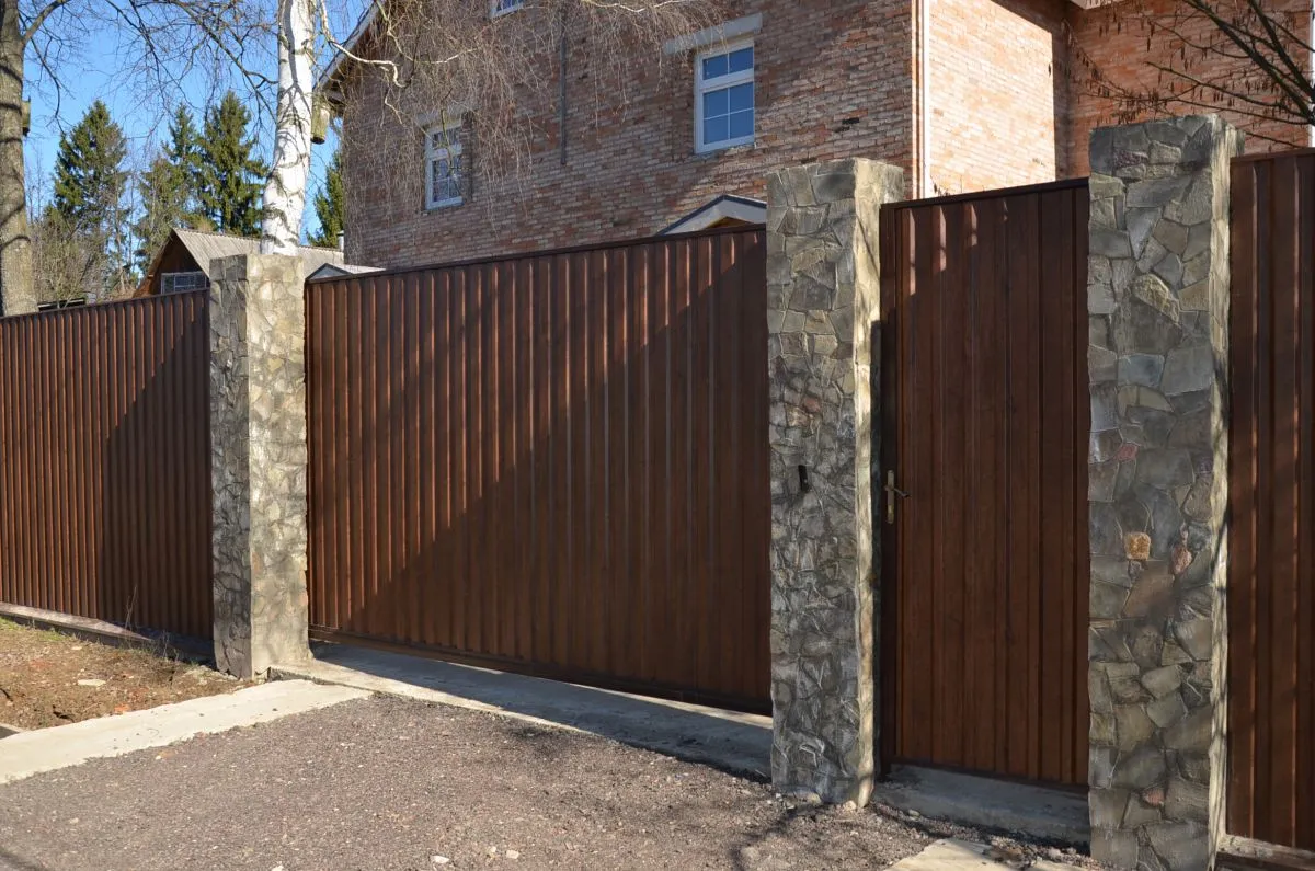 паркан з профнастилу