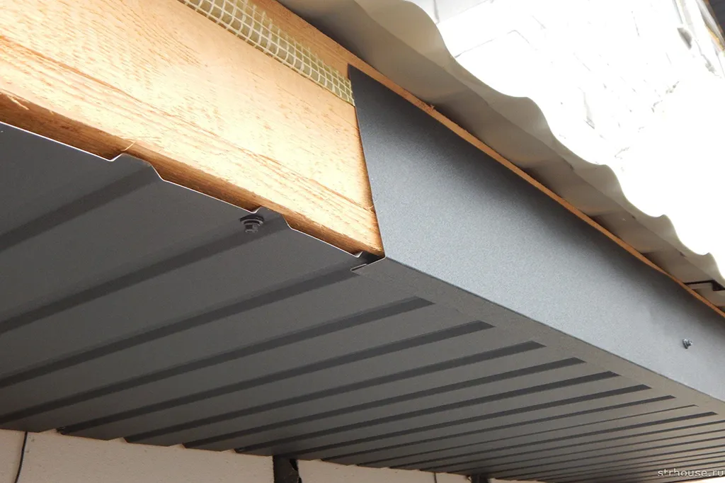 Металопрофіль для підшивки даху фото