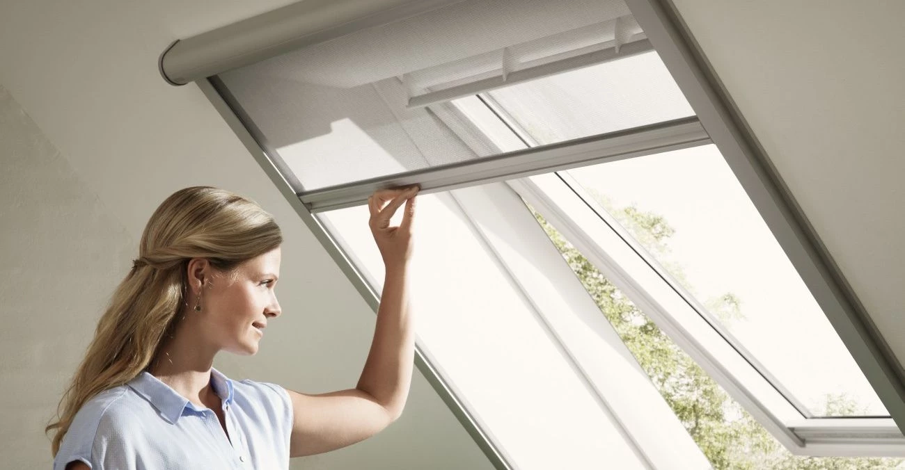 москітна сітка на мансардне вікно