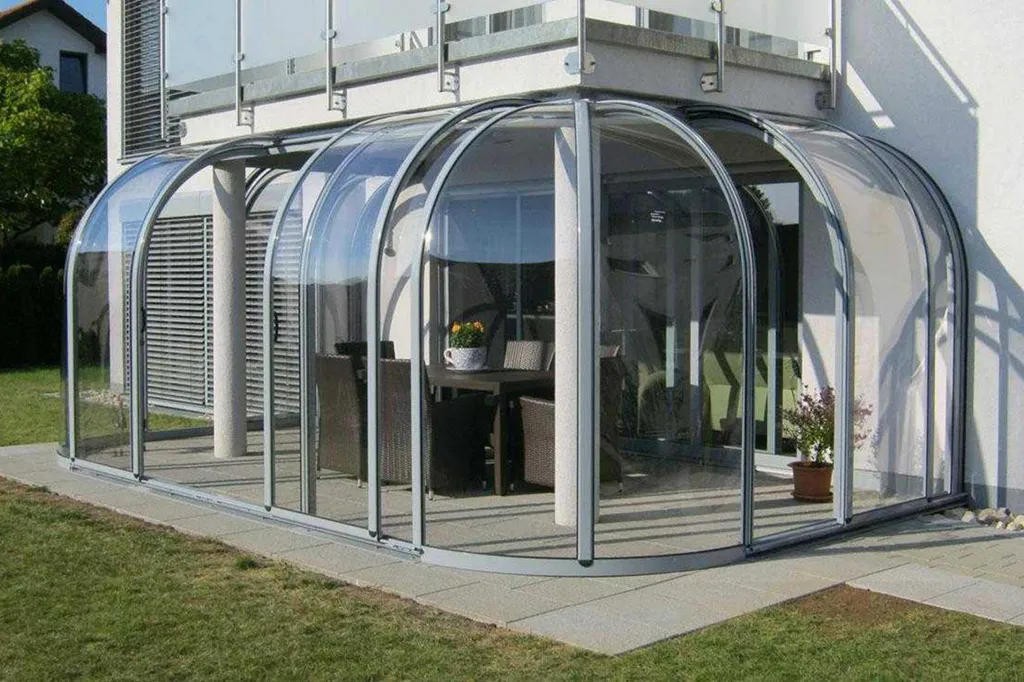 Відмінність стільникового полікарбонату від монолітного