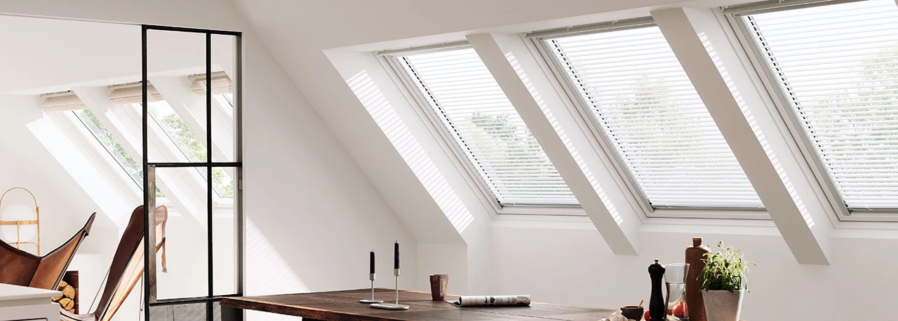 жалюзі на мансардне вікно